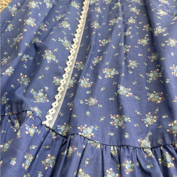 Vintage Blue Floral Maxi Skirt with White Lace Trim - Picture 2 of 6